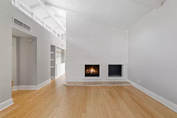 Dallas, TX 75206,5928 Sandhurst Lane #227