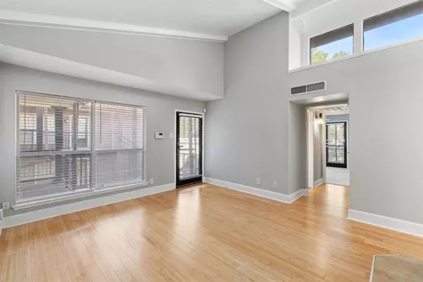 Dallas, TX 75206,5928 Sandhurst Lane #227