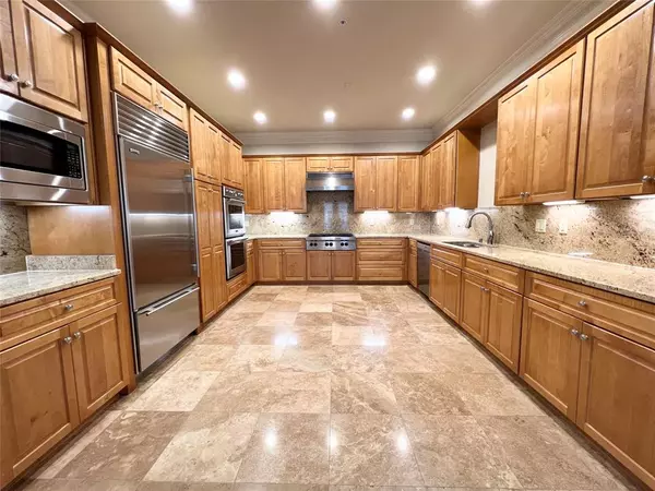 6525 Bandera Avenue #2B, Dallas, TX 75225