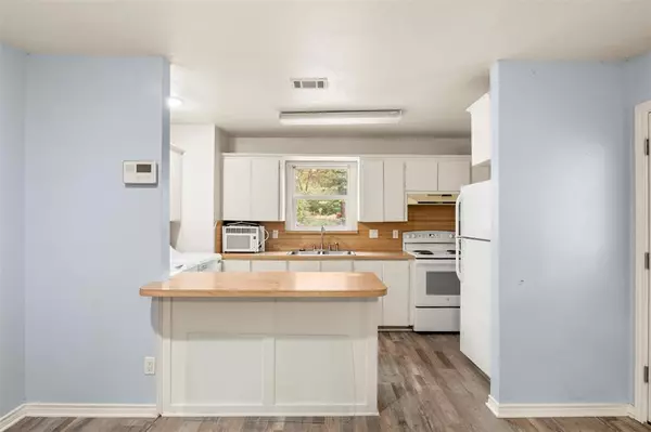 Tool, TX 75143,521 Hilltop Drive