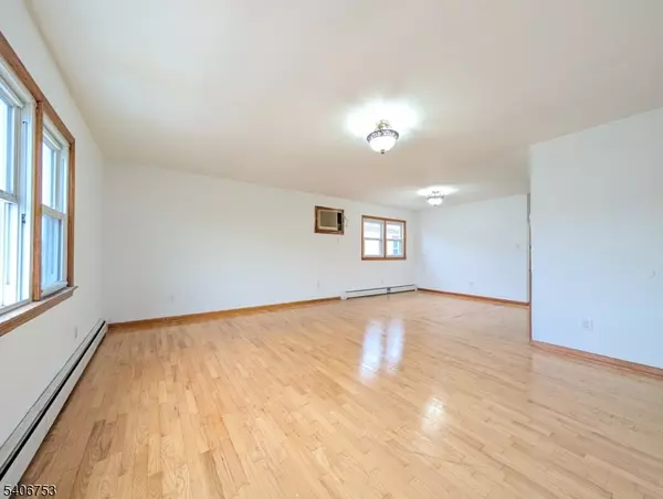 Kearny Town, NJ 07032,519 Davis Ave #2