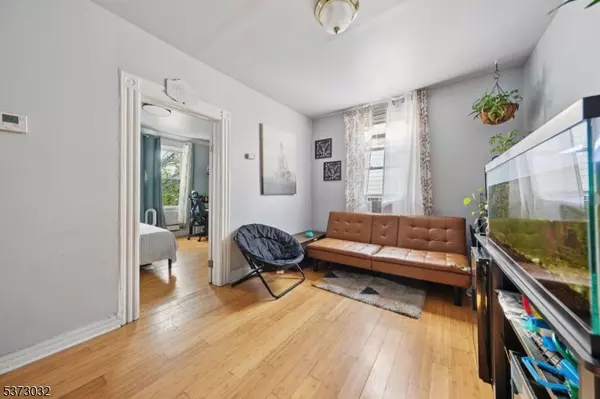 Newark City, NJ 07108,297 W Runyon St