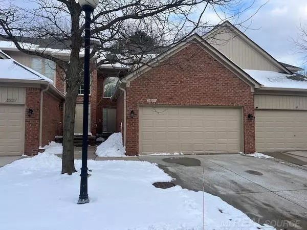 55302 Boardwalk LN, Shelby Twp, MI 48316