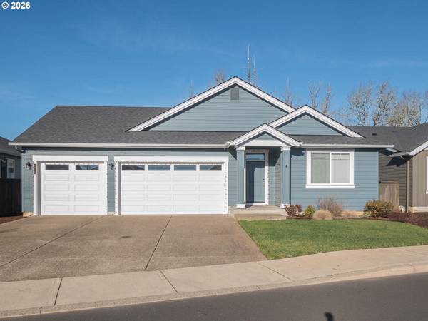 1643 N BROADWAY ST, Estacada, OR 97023