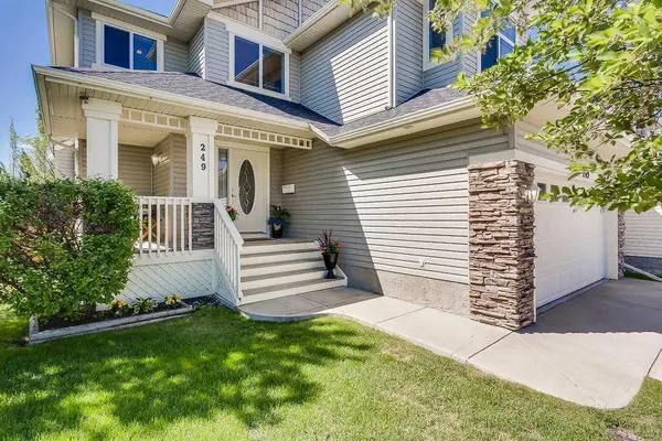 249 West Lakeview PL, Chestermere, AB T1X1K4
