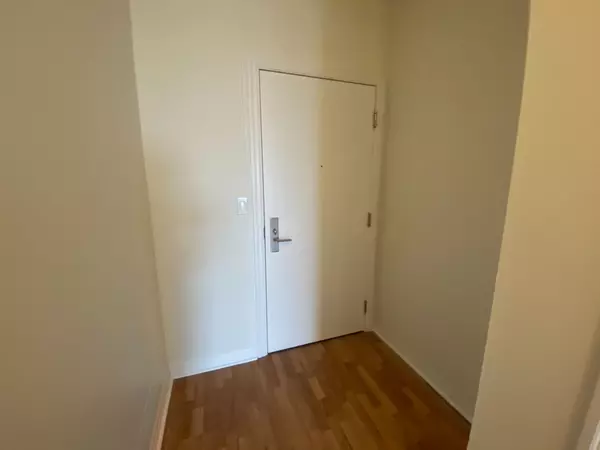 Toronto C15, ON M2J 0A7,30 Heron's Hill WAY #2004