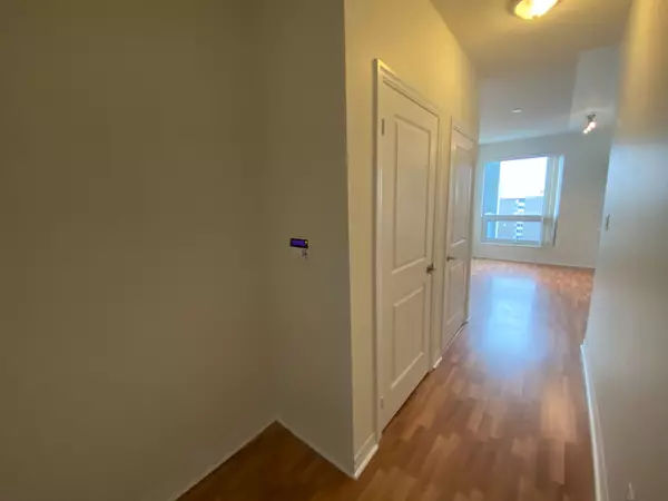 Toronto C15, ON M2J 0A7,30 Heron's Hill WAY #2004