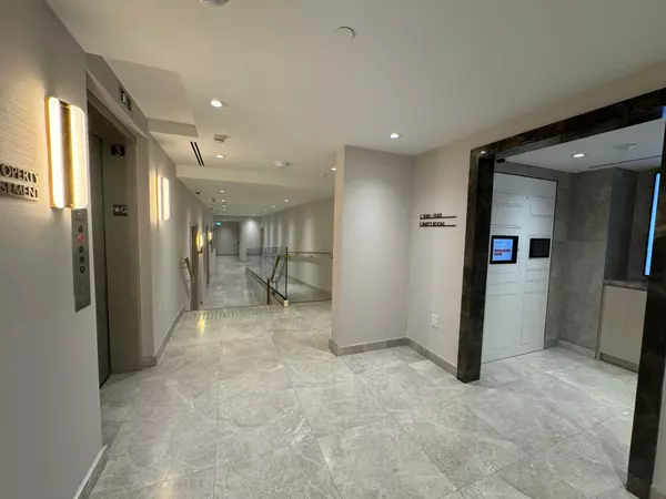 Toronto C04, ON M4N 1B8,3 Strathgowan AVE #313