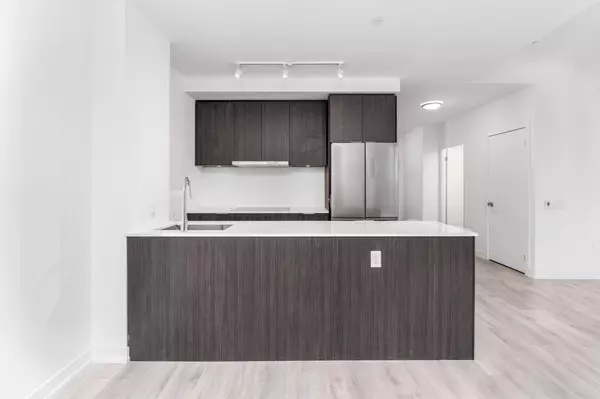 Toronto C14, ON M2M 0C1,7 Golden Lion HTS #N326