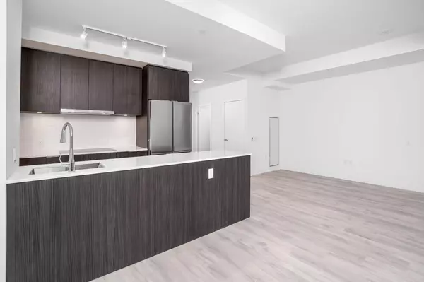 Toronto C14, ON M2M 0C1,7 Golden Lion HTS #N326