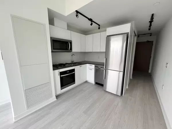 Toronto C01, ON M5T 0E5,195 McCaul ST #1706