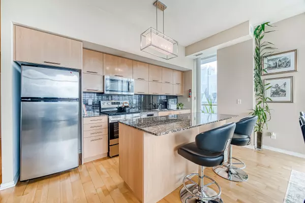 Toronto C01, ON M5J 0A6,55 Bremner BLVD #4906