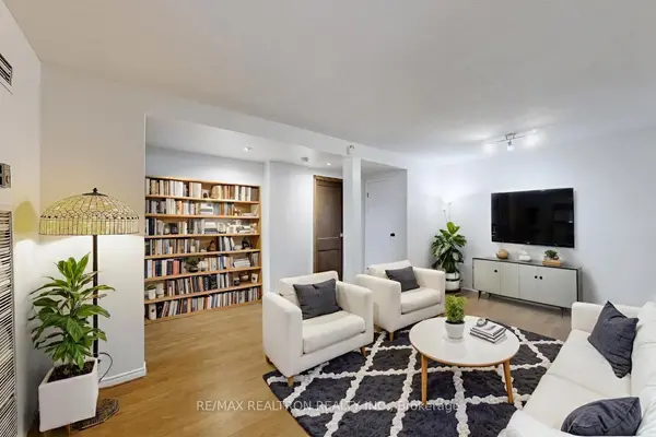 222 The Esplanade AVE #402, Toronto C08, ON M5A 4M8