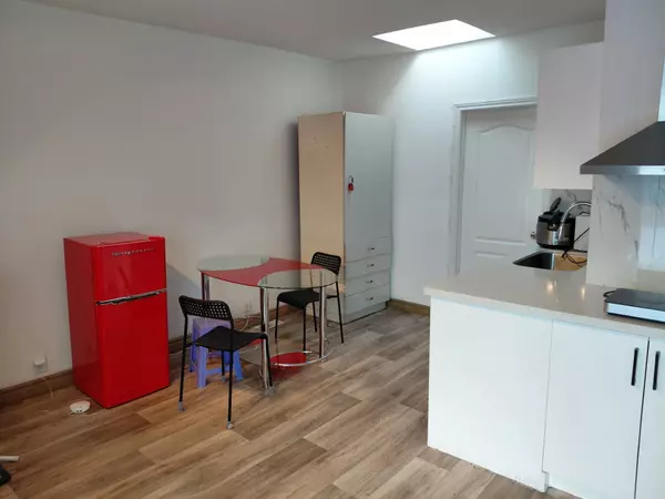 Toronto C01, ON M5S 2K3,42 Robert ST #Third