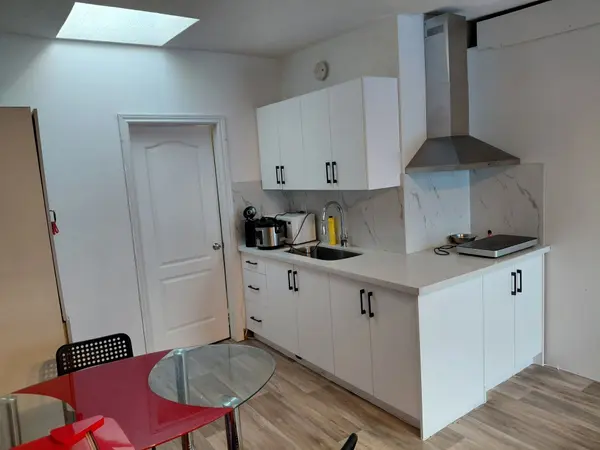 Toronto C01, ON M5S 2K3,42 Robert ST #Third