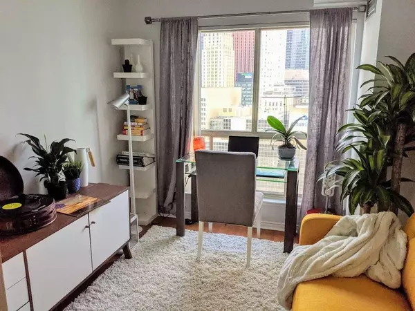 25 The Esplanade AVE #2507, Toronto C08, ON M5E 1W5