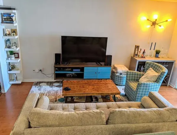 Toronto C08, ON M5E 1W5,25 The Esplanade AVE #2507