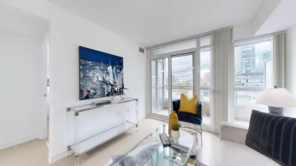 Toronto C01, ON M5V 4B3,10 Capreol CT #743