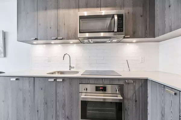 Toronto C15, ON M2J 1M6,56 Forest Manor RD #304