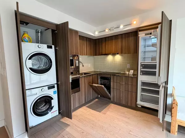 Toronto C01, ON M5S 2A2,955 Bay ST #2011