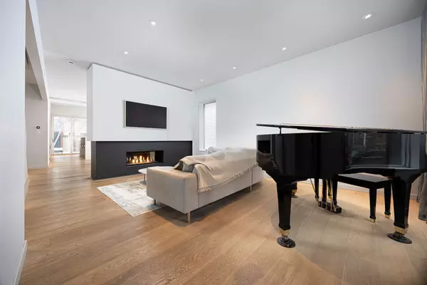 Toronto E01, ON M4M 2X4,19 Brooklyn AVE