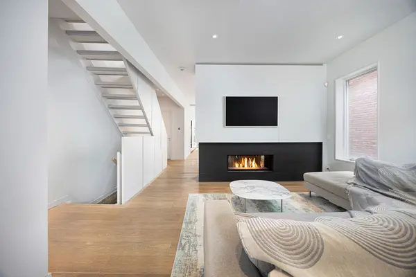 Toronto E01, ON M4M 2X4,19 Brooklyn AVE