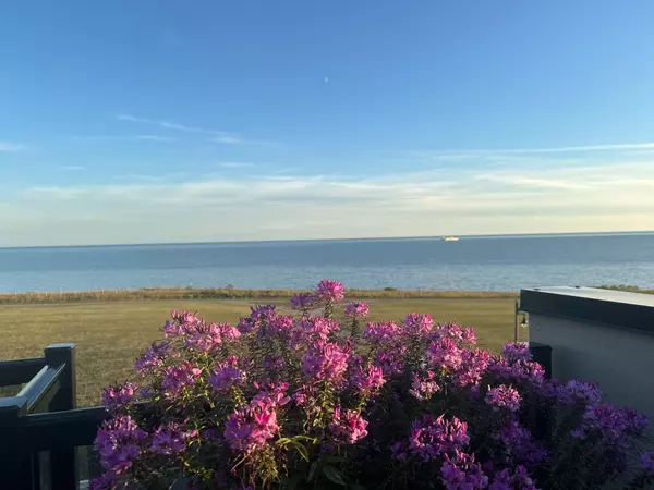 Clarington, ON L1C 3K5,613 Port Darlington RD