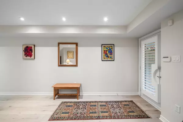 Toronto E02, ON M4L 2A2,84 Woodbine AVE