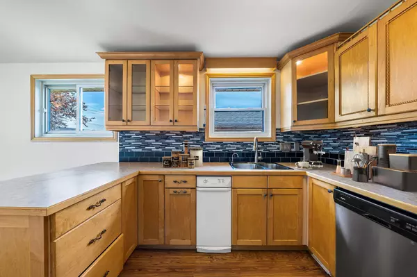 Oshawa, ON L1G 6L5,232 Harmony RD N #Upper