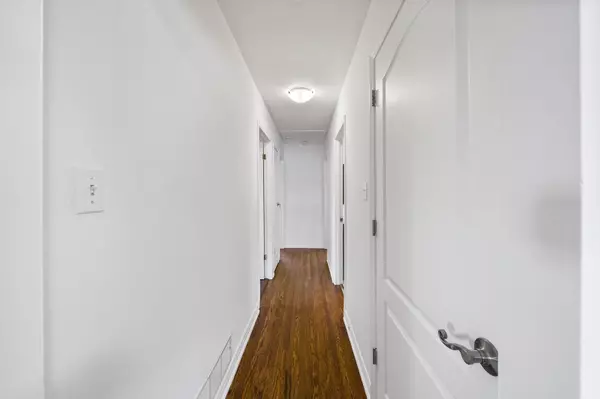 Oshawa, ON L1G 6L5,232 Harmony RD N #Upper