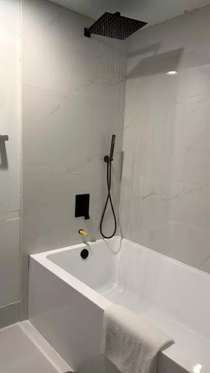 Hallandale Beach, FL 33009,2602 E Hallandale Beach Blvd #R1010