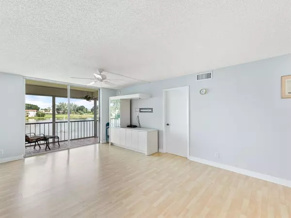Pembroke Pines, FL 33025,9423 S Hollybrook Lake Dr #309