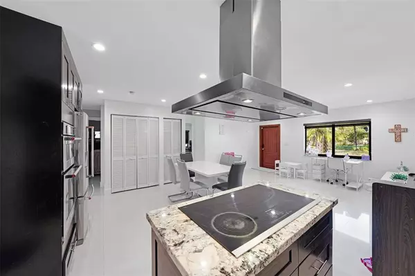 14000 SW 20th St, Davie, FL 33325