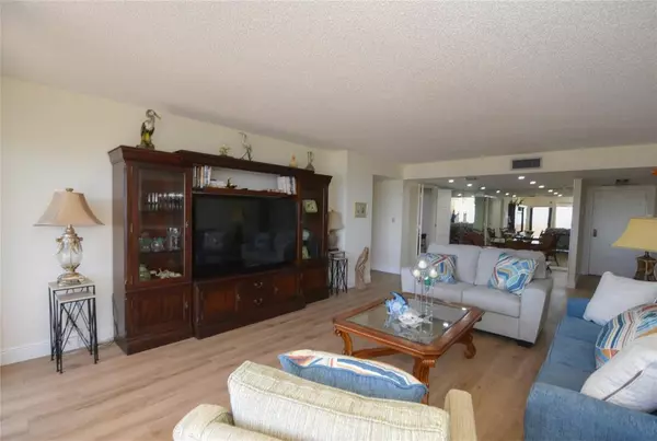 Lauderdale By The Sea, FL 33308,4900 N Ocean Blvd #1003