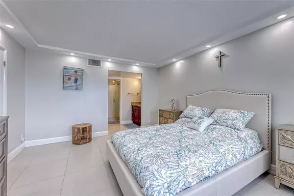 Fort Lauderdale, FL 33308,3900 Galt Ocean Dr #712