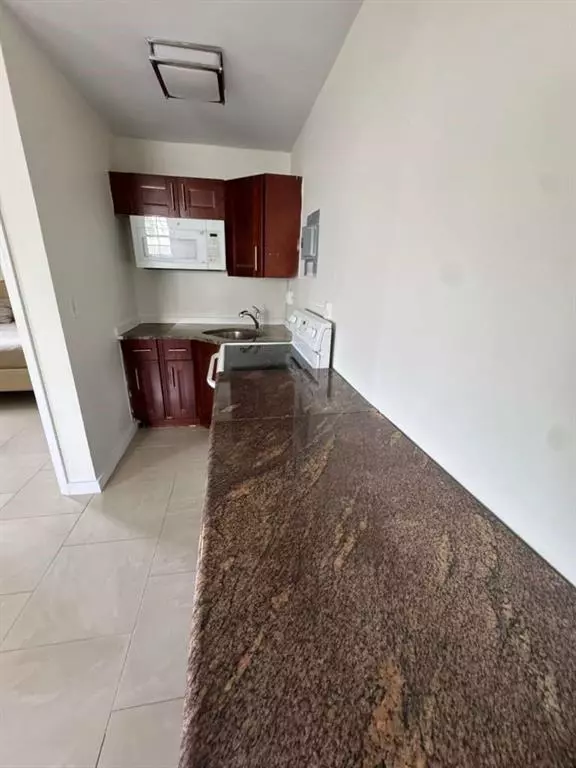 Hallandale Beach, FL 33009,1042 Foster Rd