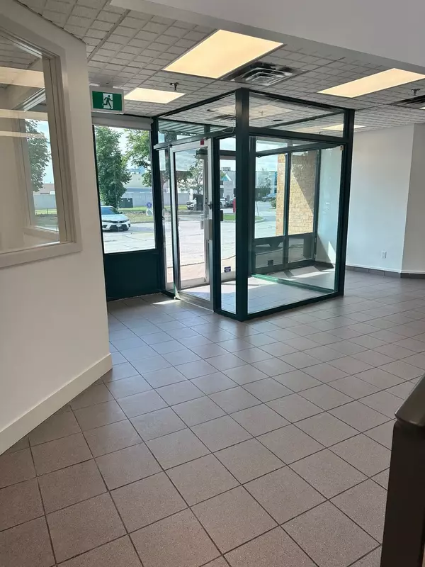 Vaughan, ON L4K 3S6,142 Edilcan DR #B