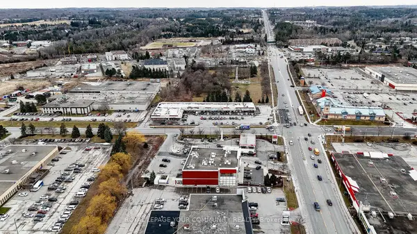 Aurora, ON L4G 3M7,265 Edward ST #14