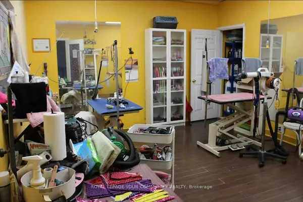 Aurora, ON L4G 3M7,265 Edward ST #14