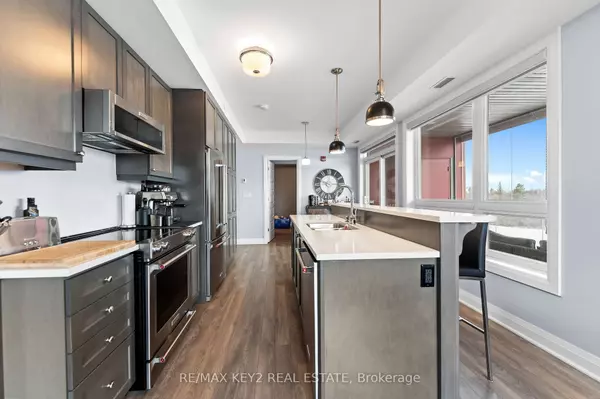 Markham, ON L6B 1N2,2 Adam Sellers ST #417