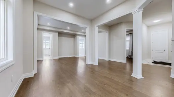 Aurora, ON L4G 3X5,234 Touch Gold CRES