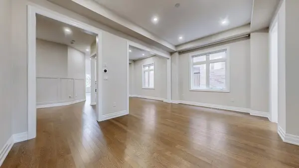 Aurora, ON L4G 3X5,234 Touch Gold CRES