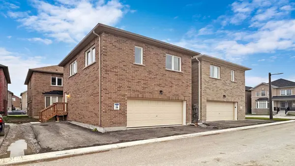 4 Waterleaf RD #Coach, Markham, ON L6B 1N9
