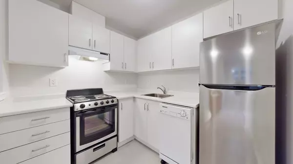 Markham, ON L6B 1N9,4 Waterleaf RD #Coach