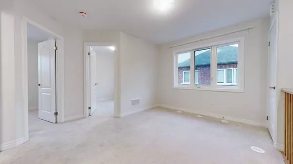 Markham, ON L6B 1N9,4 Waterleaf RD #Coach