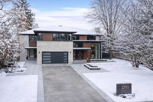 2250 Chancery LN W, Oakville, ON L6J 6A3