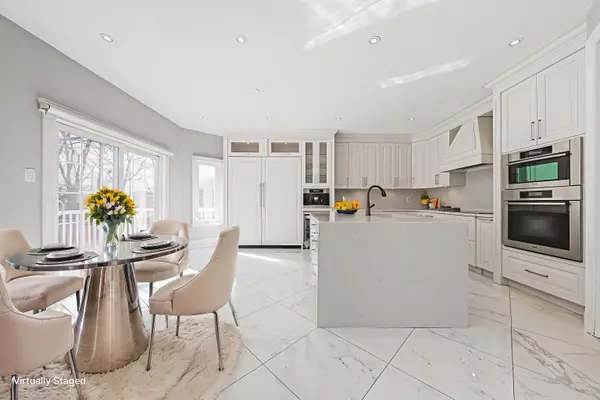 Toronto W04, ON M6B 2G4,589 Glen Park AVE