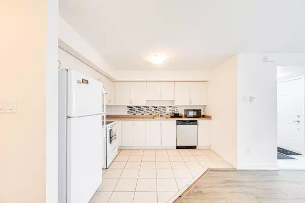 Toronto, ON M9M 0B5,100 Parrotta DR #85