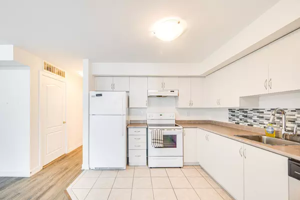 Toronto, ON M9M 0B5,100 Parrotta DR #85