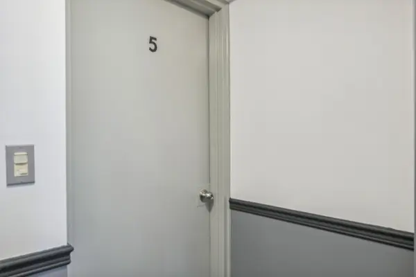 Toronto W06, ON M8W 3G9,18 Thirty Third ST #5